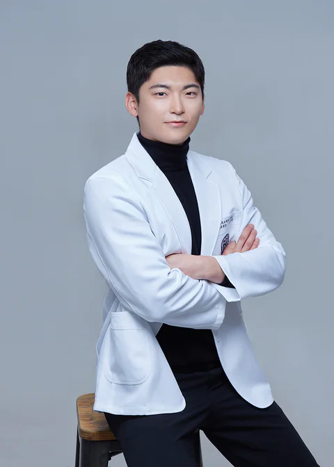 김건민 대표원장 공식 프로필 사진