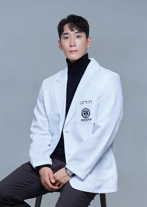 박지호 대표원장 공식 프로필 사진